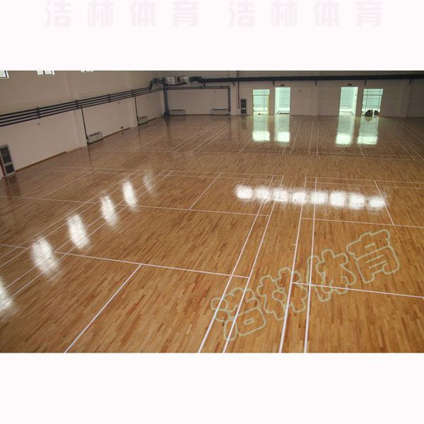 怎样辨别羽毛球馆木地板的质量？浩林体育(图1)