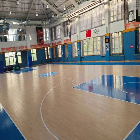 哪种材料更适合体育馆篮球木地板  ？浩林体育(图1)
